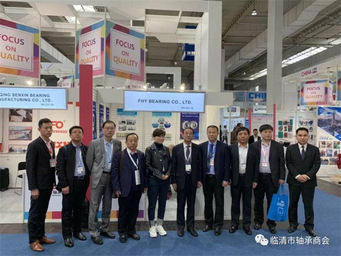 企业合影..jpg 企业合影..jpg